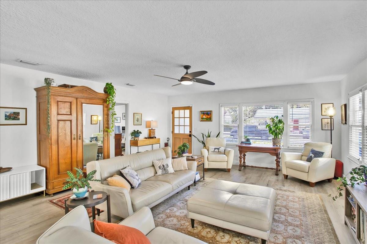 Image 11 of 67 For 4009 Munro Street