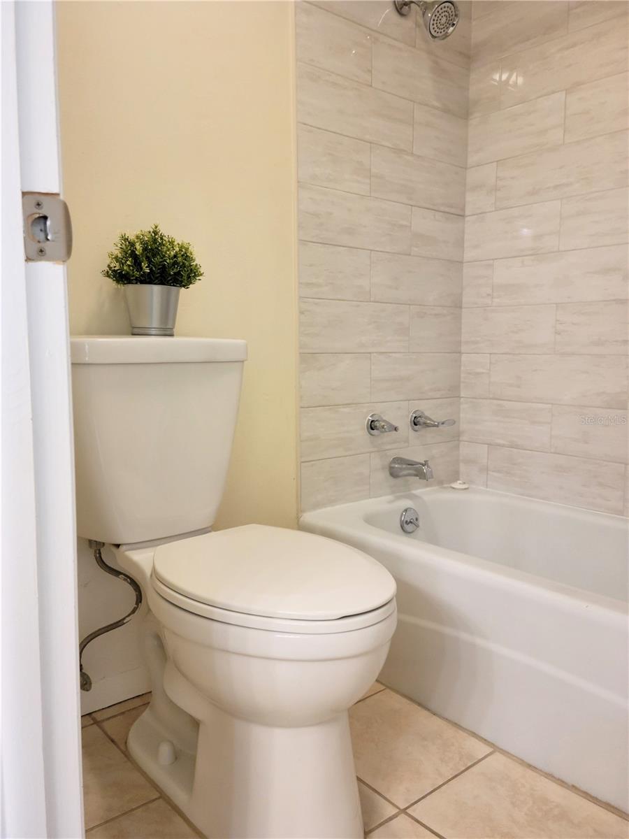 Image 19 of 25 For 14130 Rosemary Lane 3207