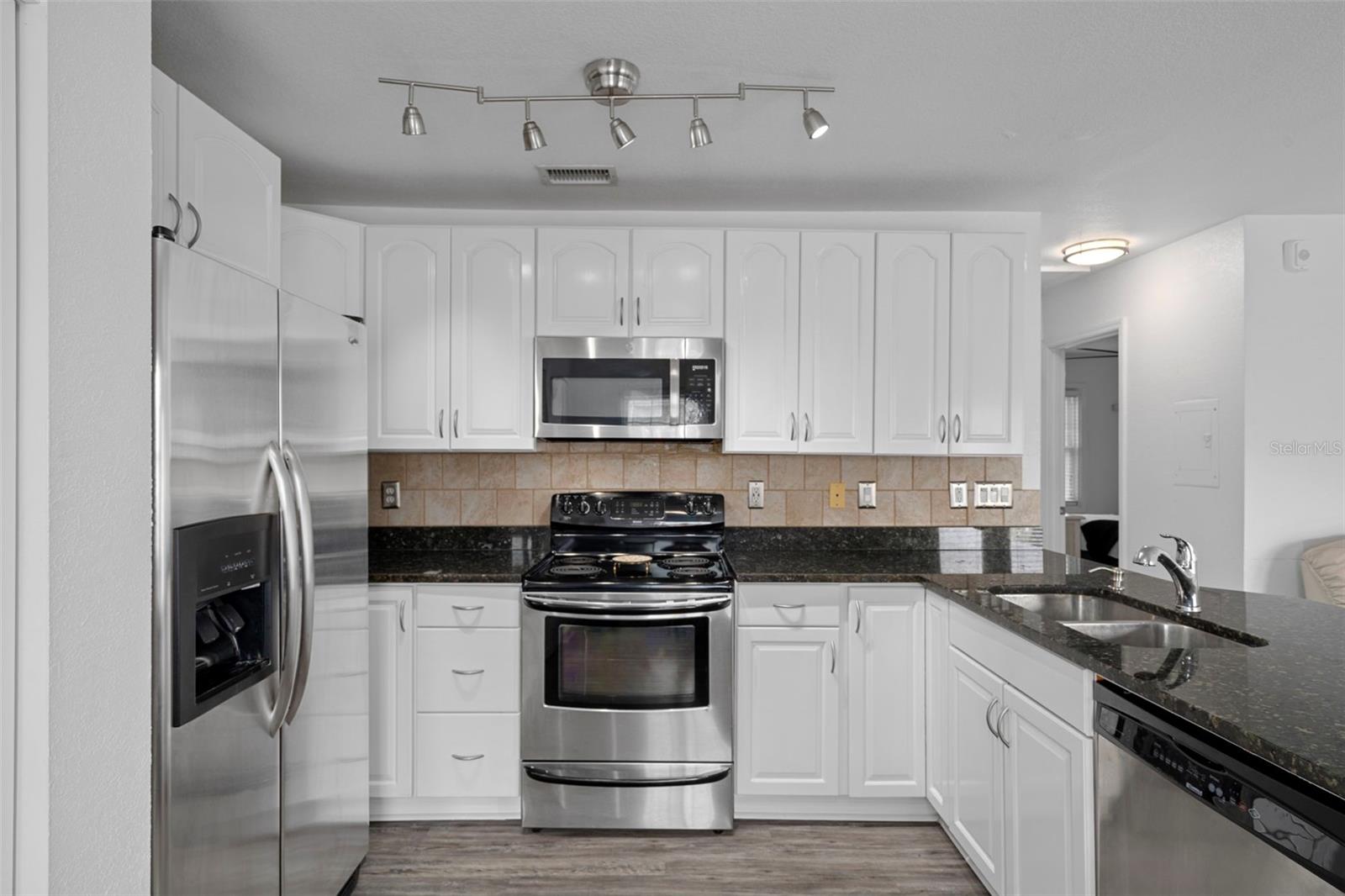 Image 10 of 75 For 5174 Beach Drive Se B