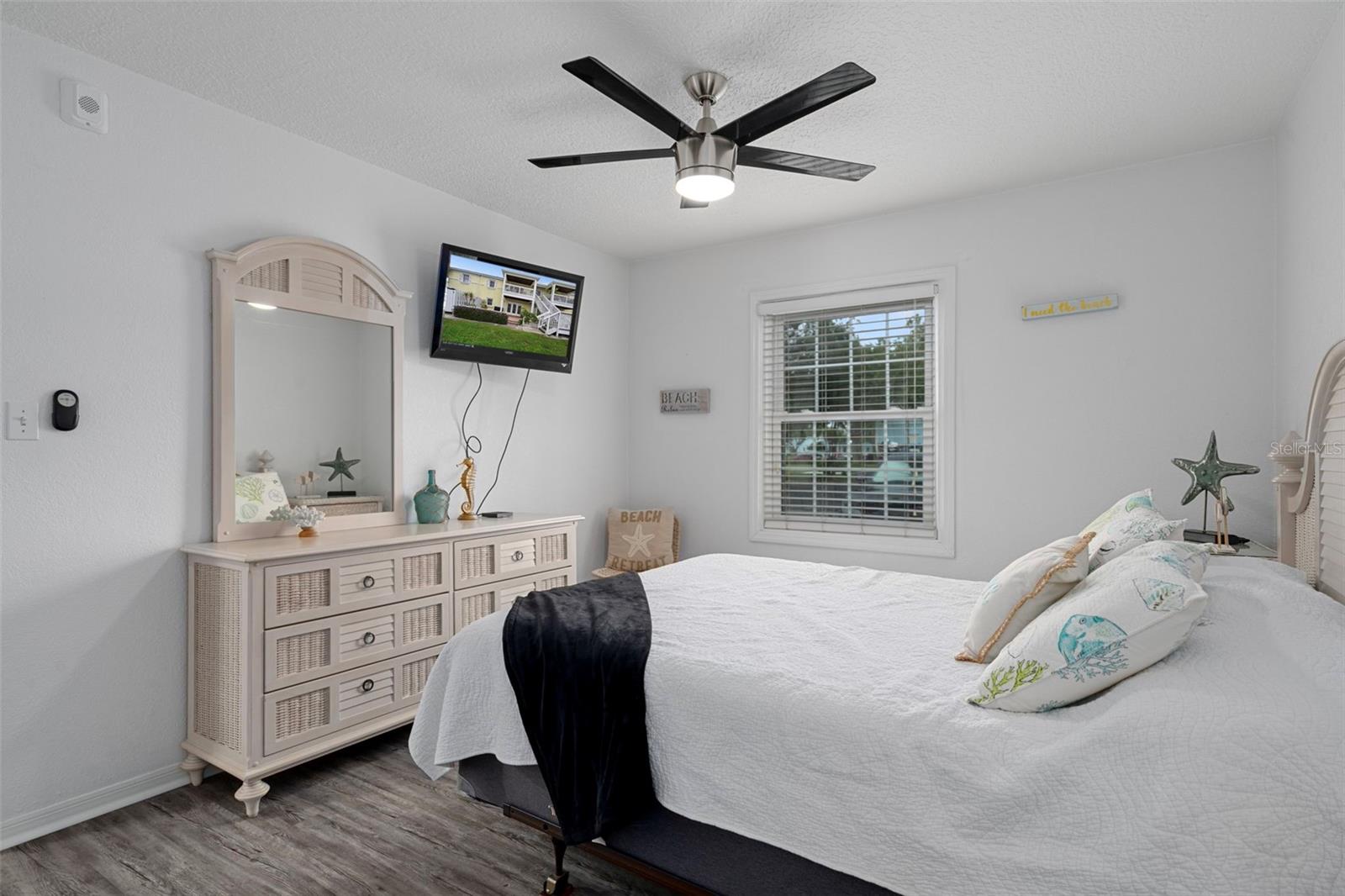 Image 18 of 75 For 5174 Beach Drive Se B