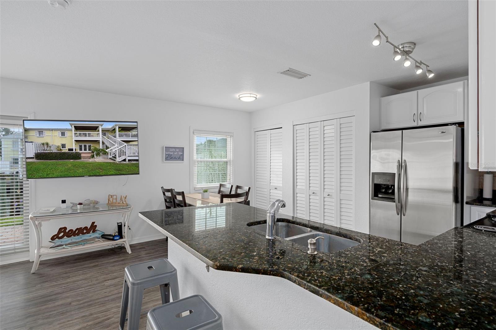 Image 8 of 75 For 5174 Beach Drive Se B