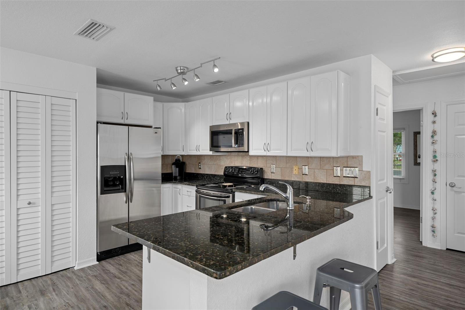 Image 9 of 75 For 5174 Beach Drive Se B