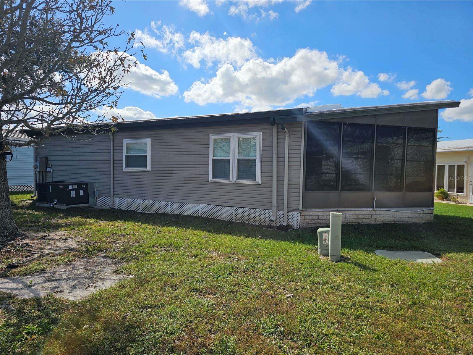 Image 4 of 34 For 106 Dolphin Drive E