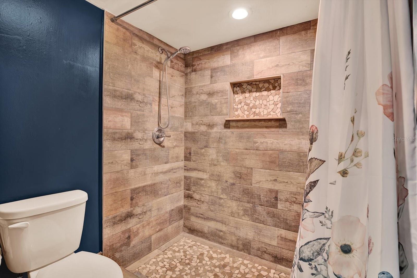 Listing photo id 28 for 11724 Phoenix Circle