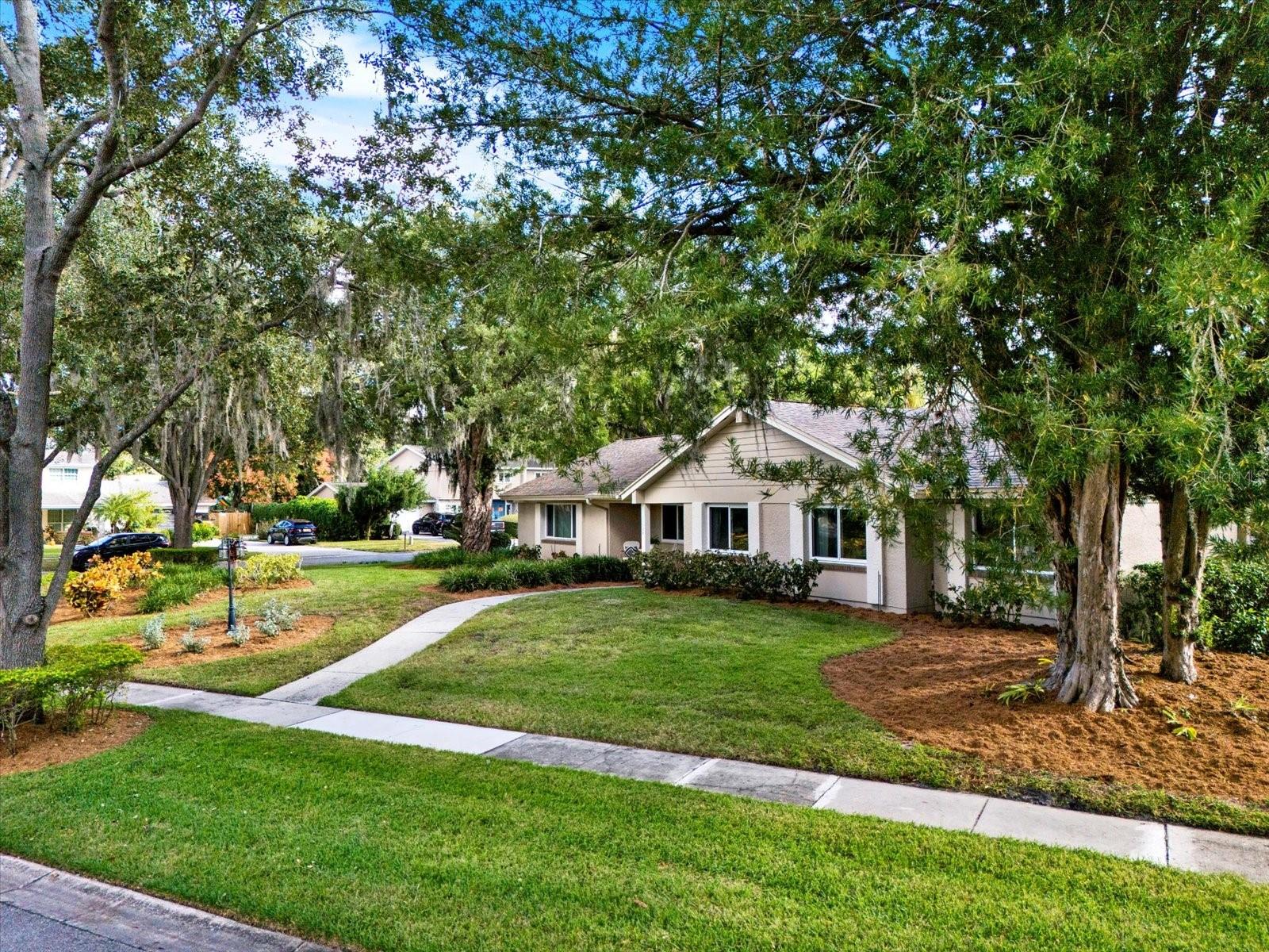 Listing photo id 2 for 11724 Phoenix Circle