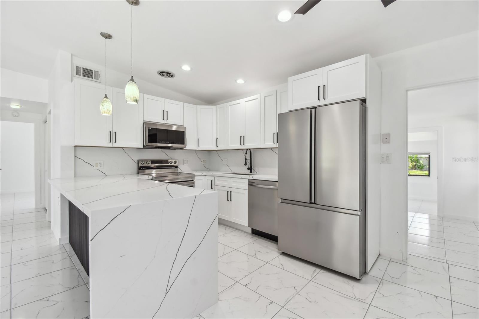 Image 14 of 40 For 1600 Delaware Avenue Ne