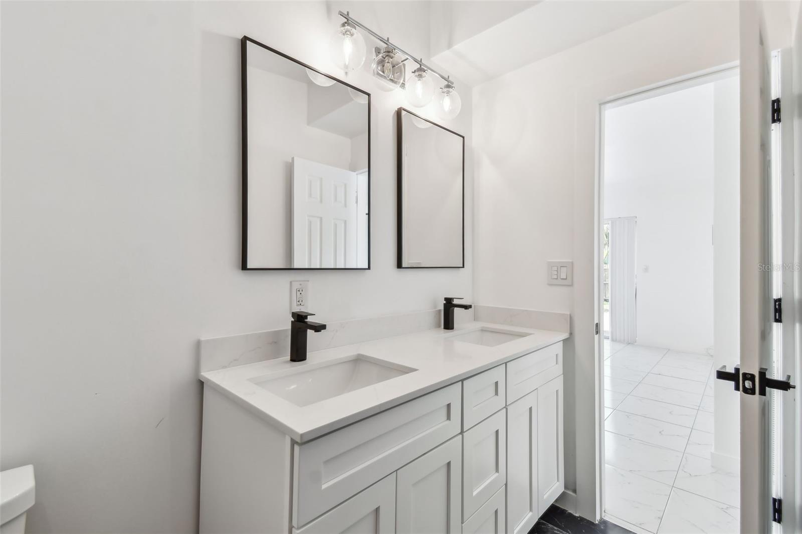 Image 17 of 40 For 1600 Delaware Avenue Ne