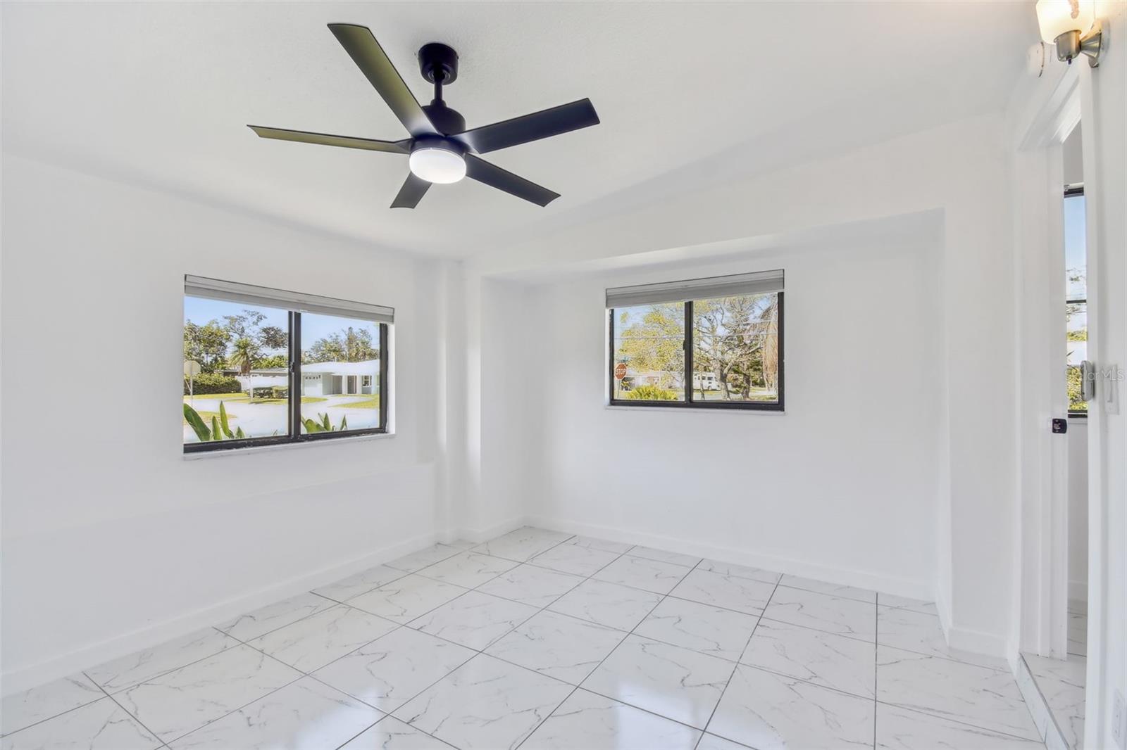 Image 27 of 40 For 1600 Delaware Avenue Ne