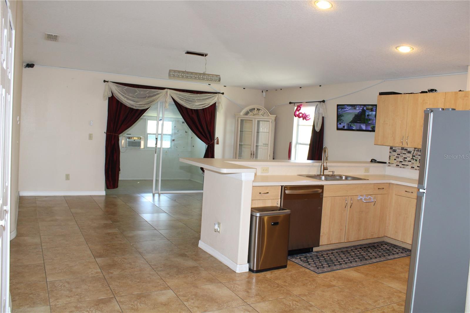 Image 4 of 33 For 6190 107th Avenue N