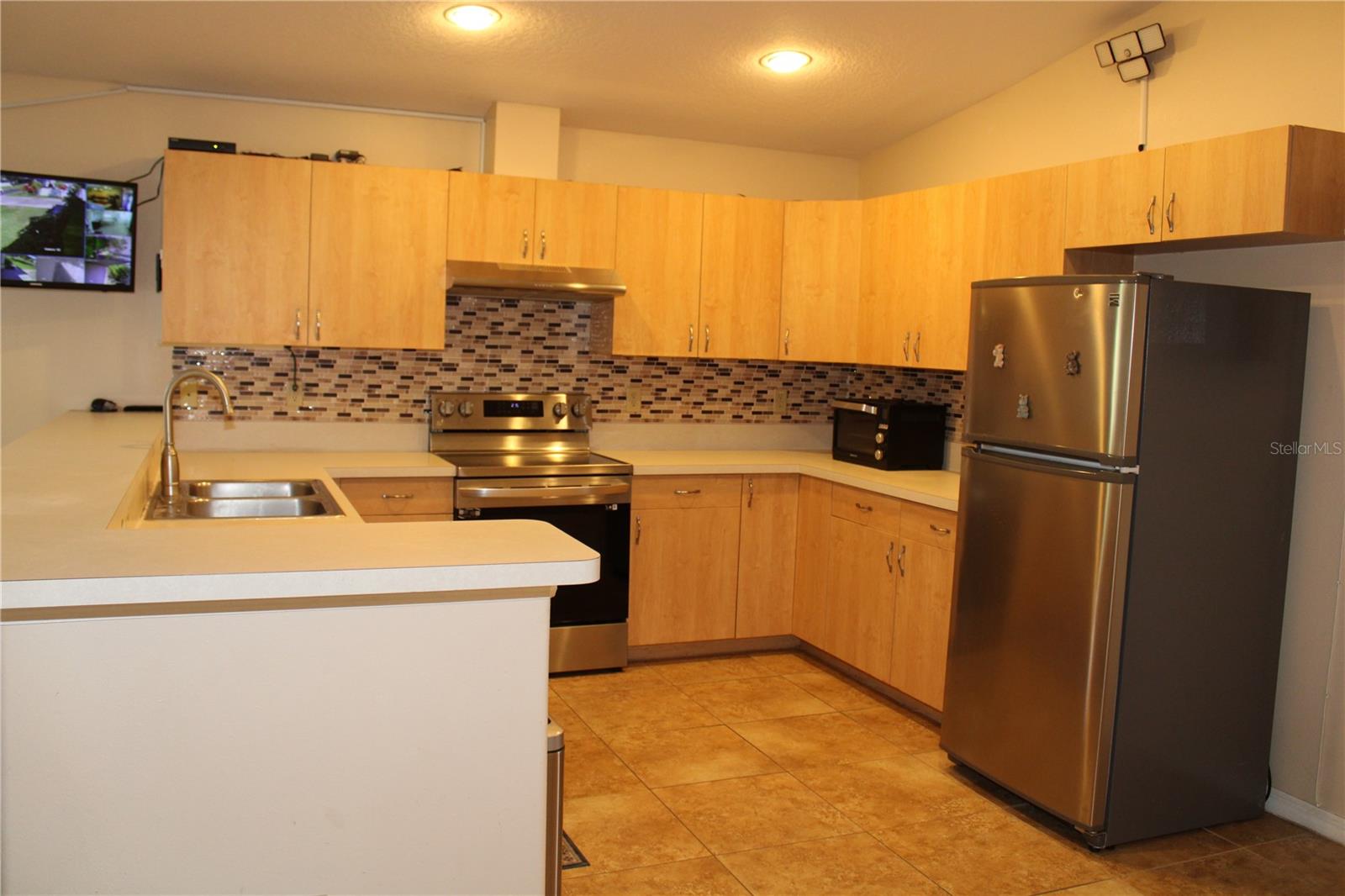Image 5 of 33 For 6190 107th Avenue N
