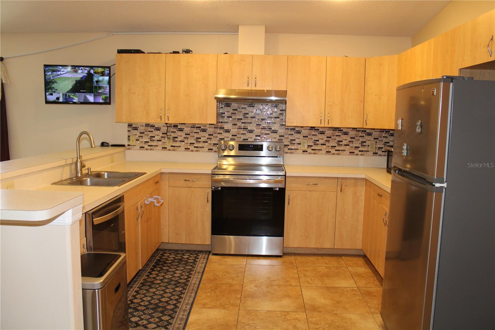 Image 6 of 33 For 6190 107th Avenue N