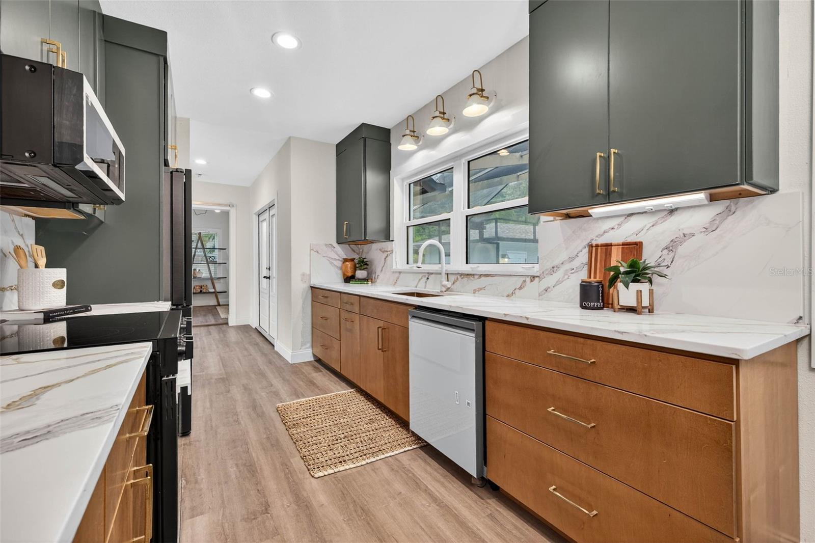 Image 13 of 48 For 533 34th Avenue Ne