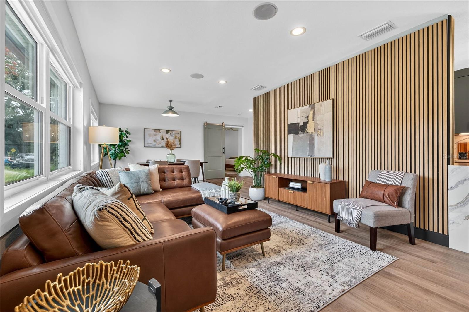 Image 6 of 48 For 533 34th Avenue Ne