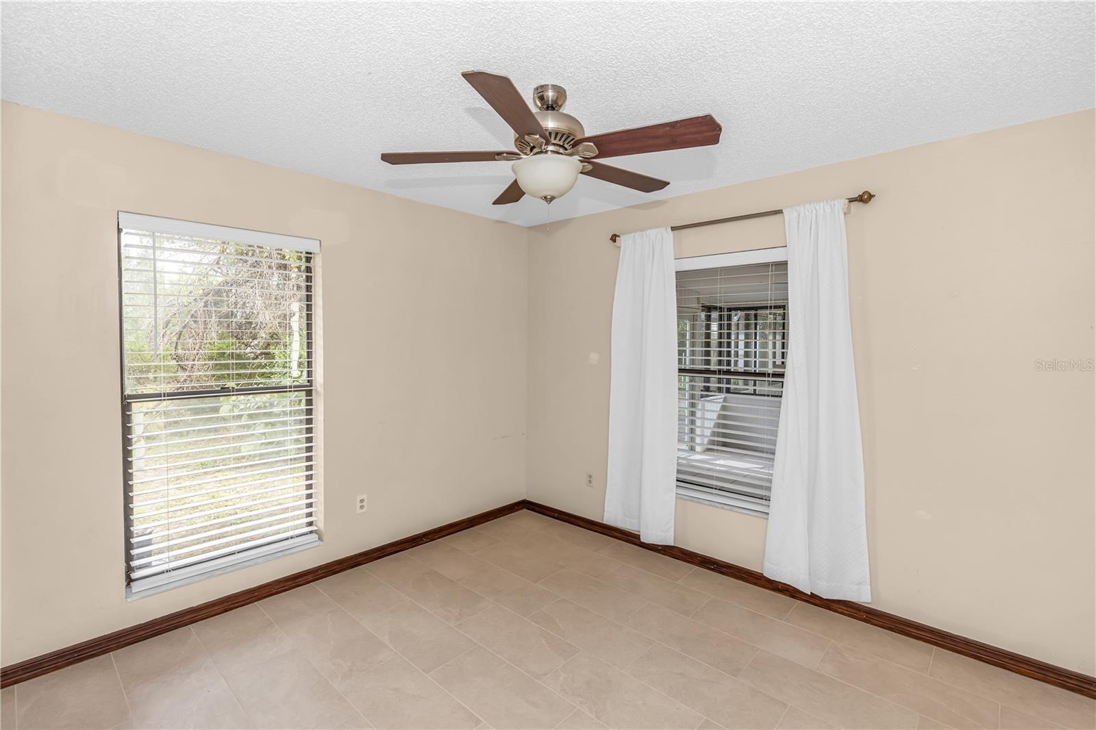 Image 7 of 33 For 1961 Paragon Street