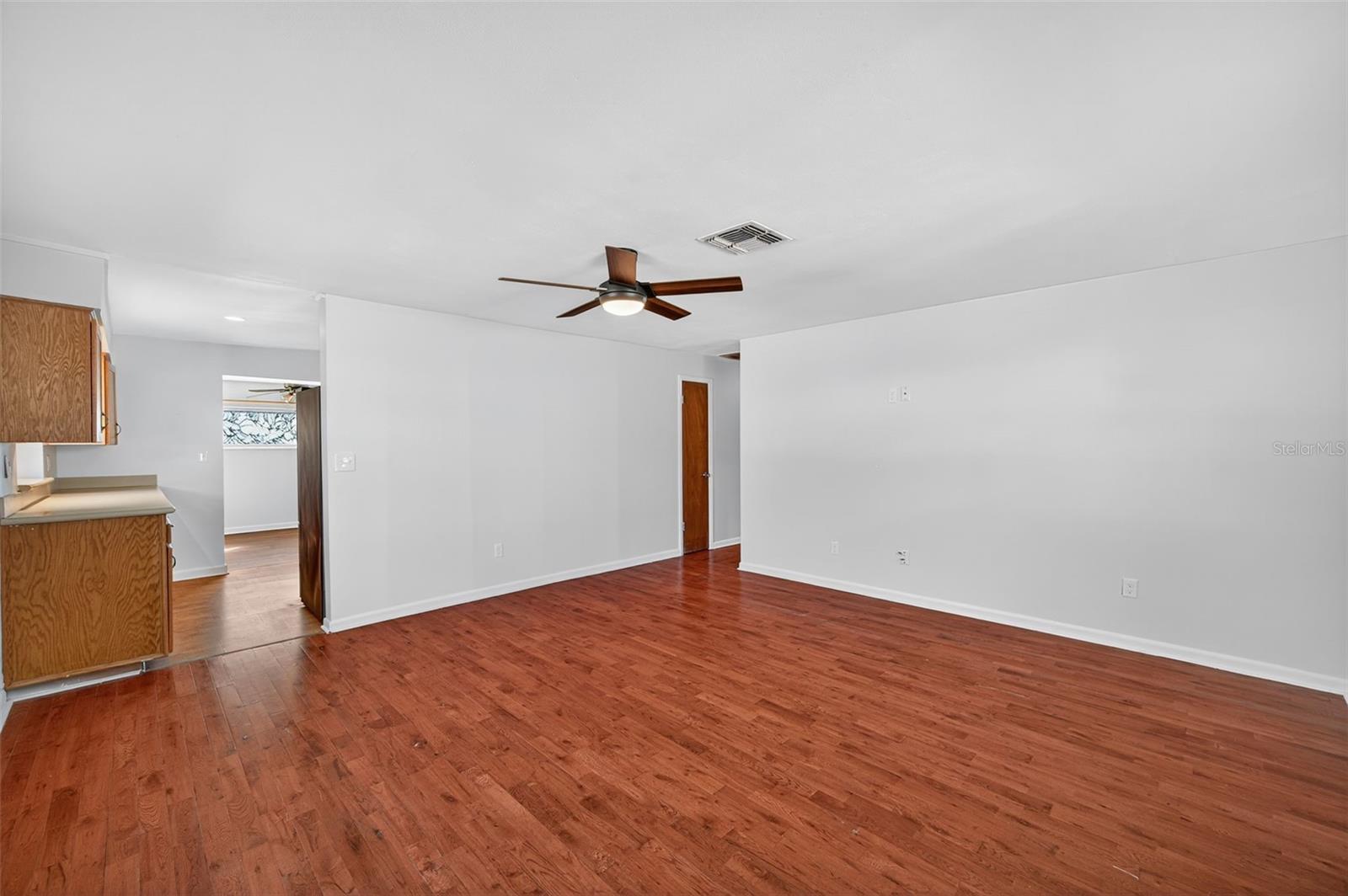 Image 11 of 63 For 1271 Bermuda Street