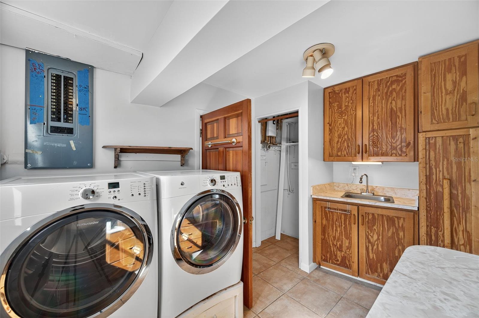 Image 24 of 63 For 1271 Bermuda Street