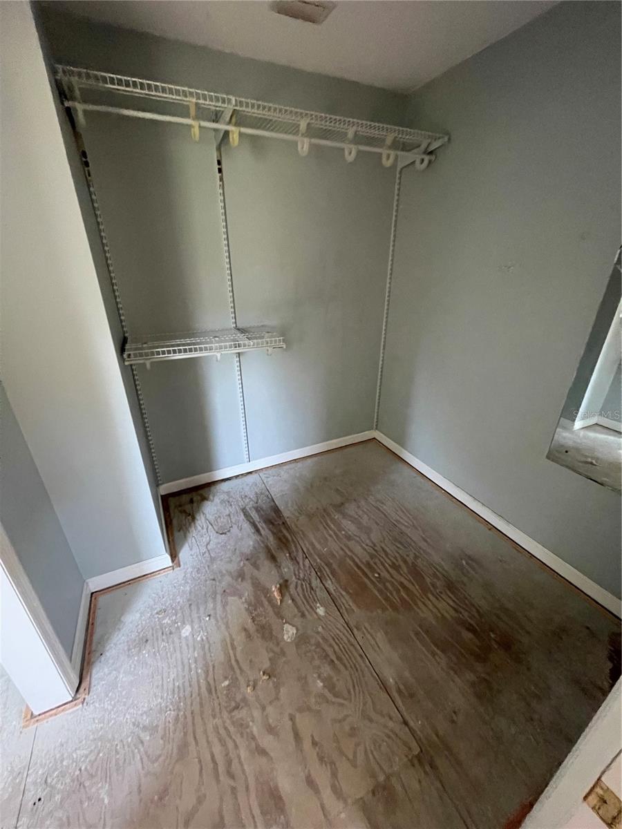 Image 12 of 17 For 3102 Fountain Boulevard