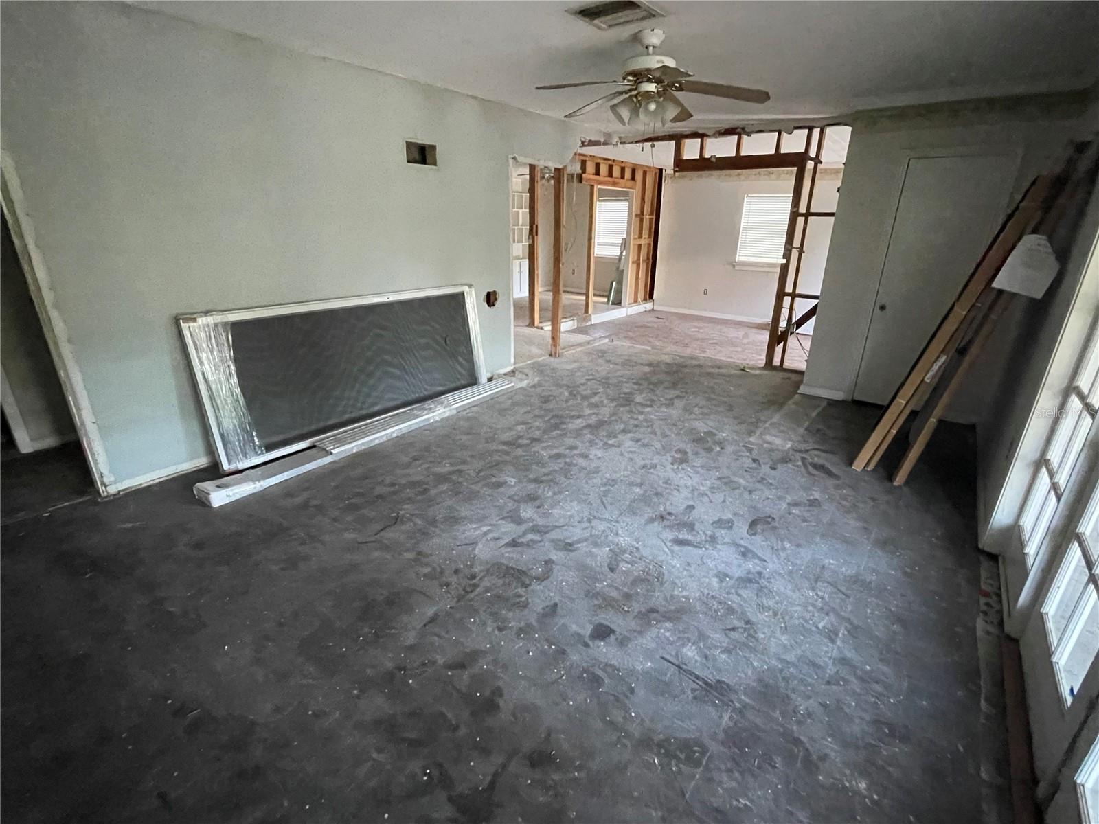 Image 4 of 17 For 3102 Fountain Boulevard