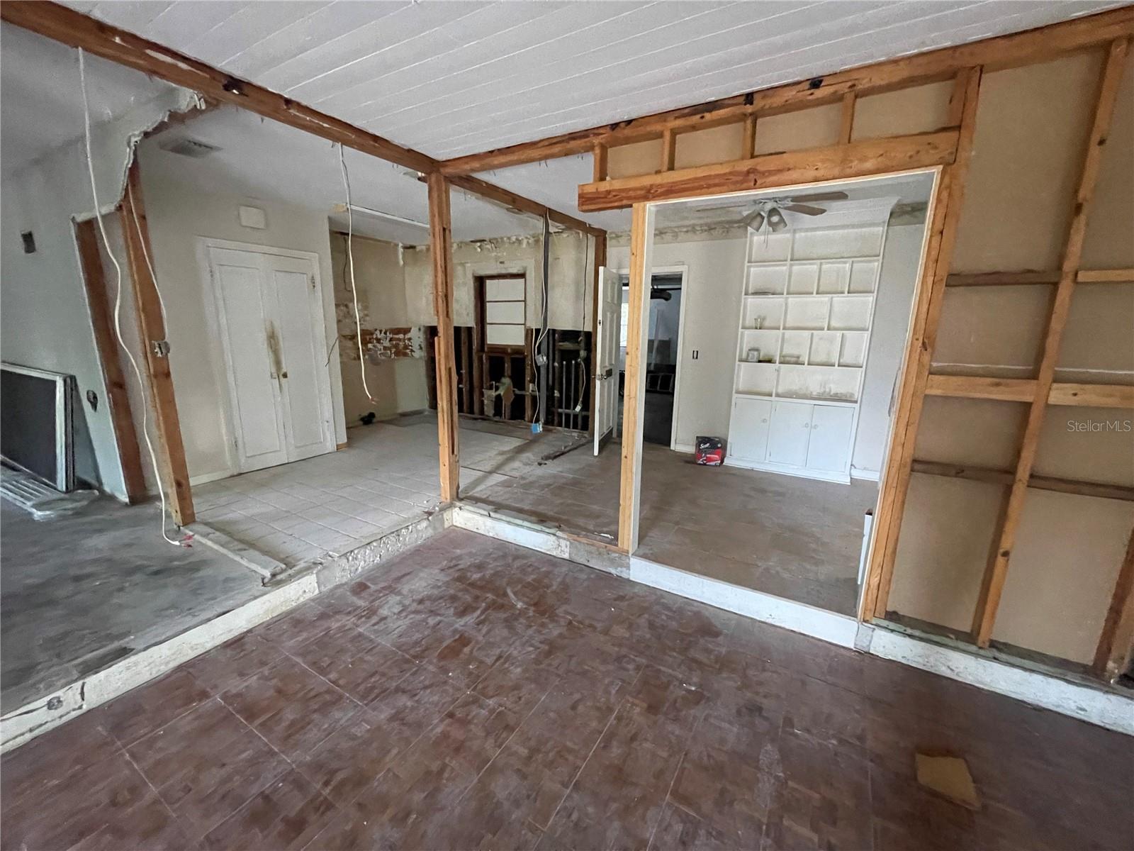 Image 6 of 17 For 3102 Fountain Boulevard