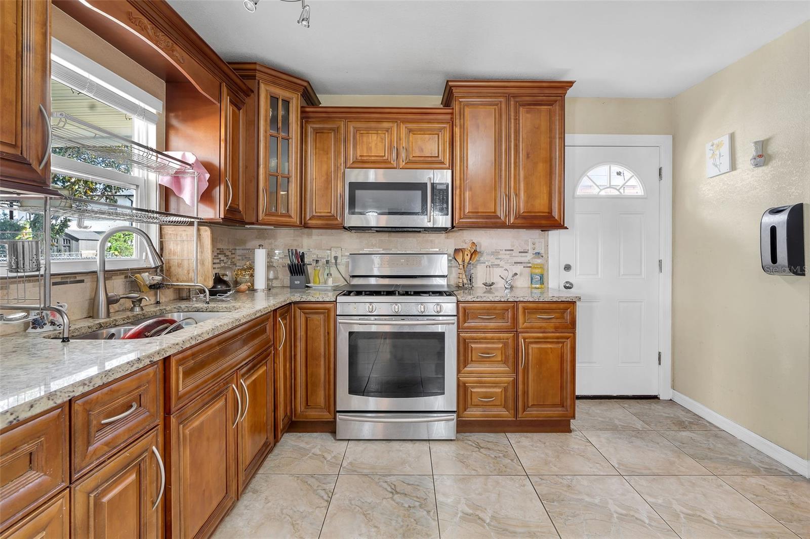 Image 12 of 42 For 3125 Henry Avenue