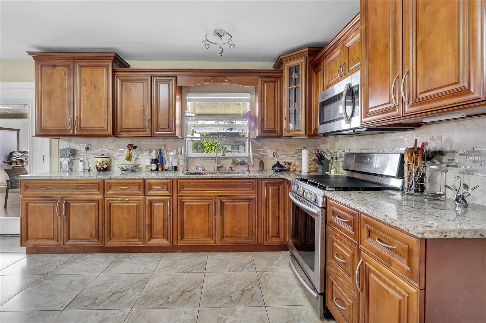 Image 13 of 42 For 3125 Henry Avenue
