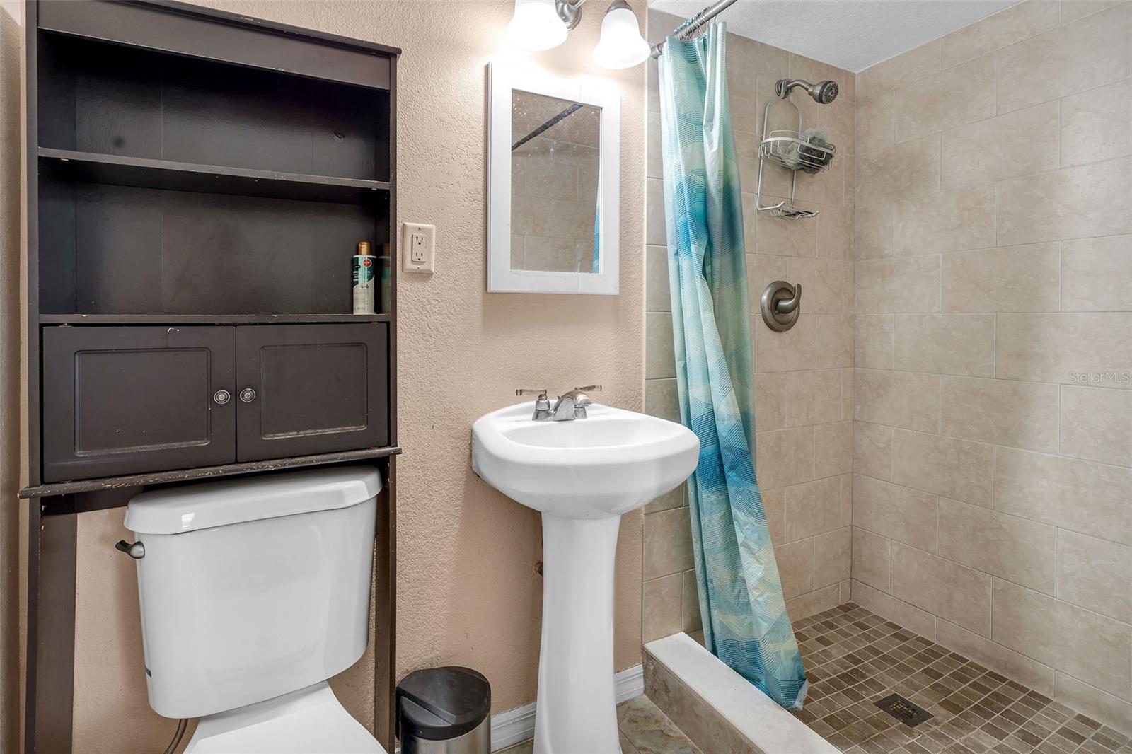 Image 37 of 42 For 3125 Henry Avenue