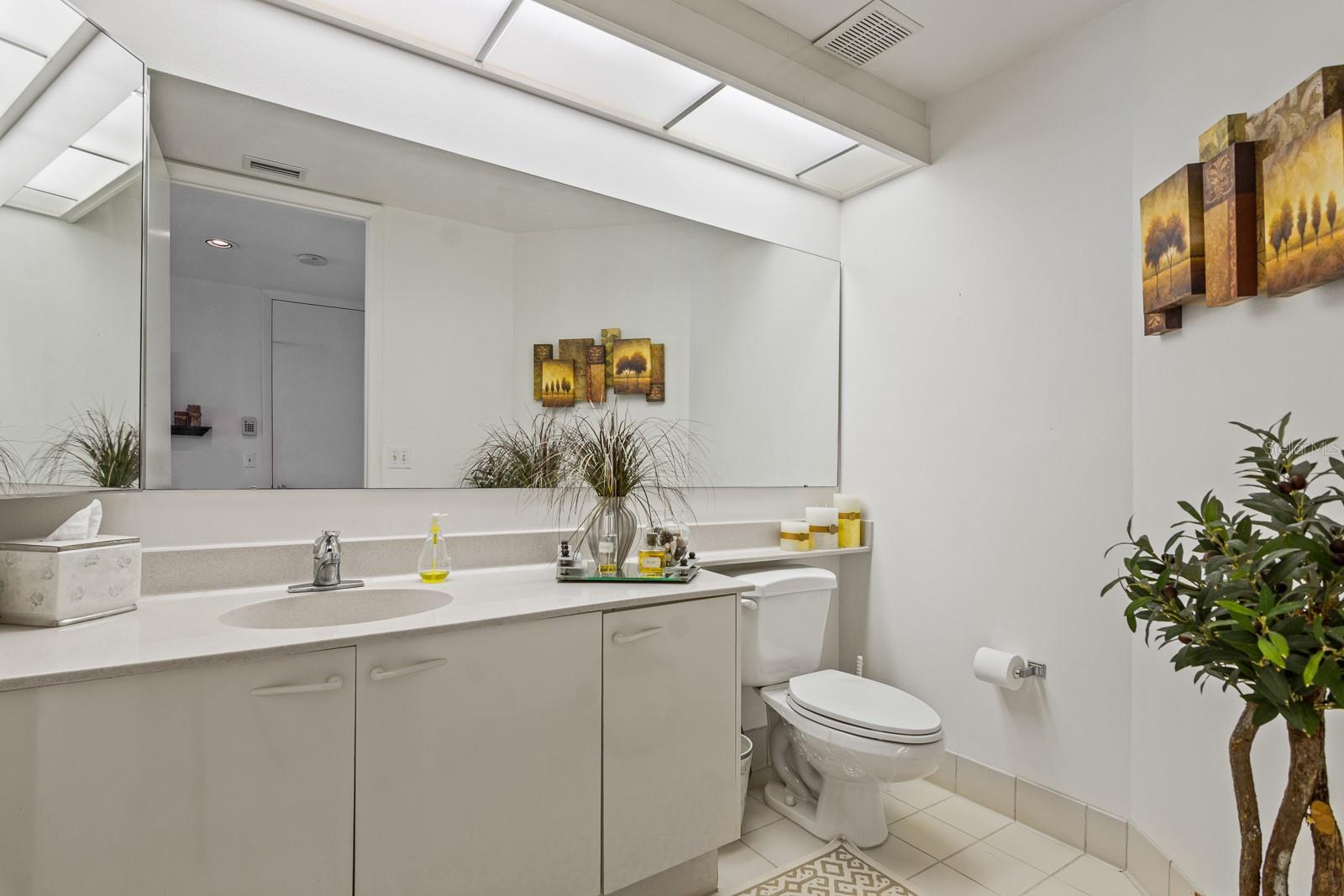 Image 10 of 94 For 1560 Gulf Boulevard 1507