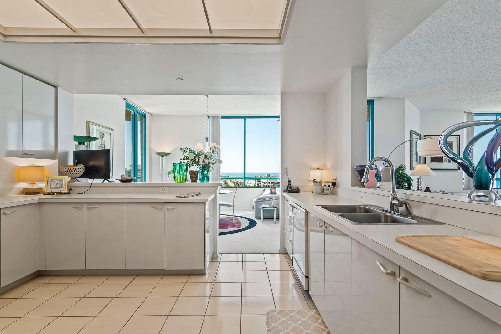Image 20 of 94 For 1560 Gulf Boulevard 1507