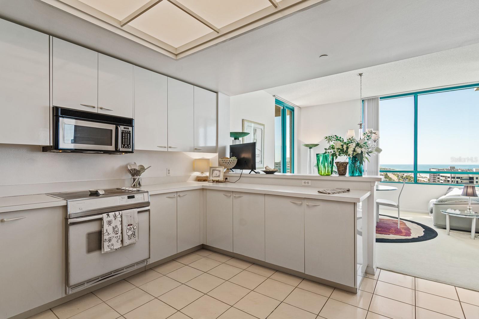 Image 22 of 94 For 1560 Gulf Boulevard 1507