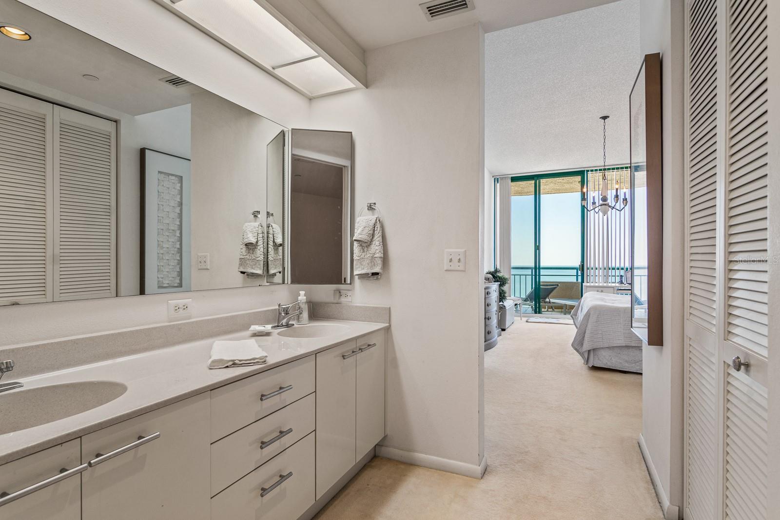 Image 35 of 94 For 1560 Gulf Boulevard 1507