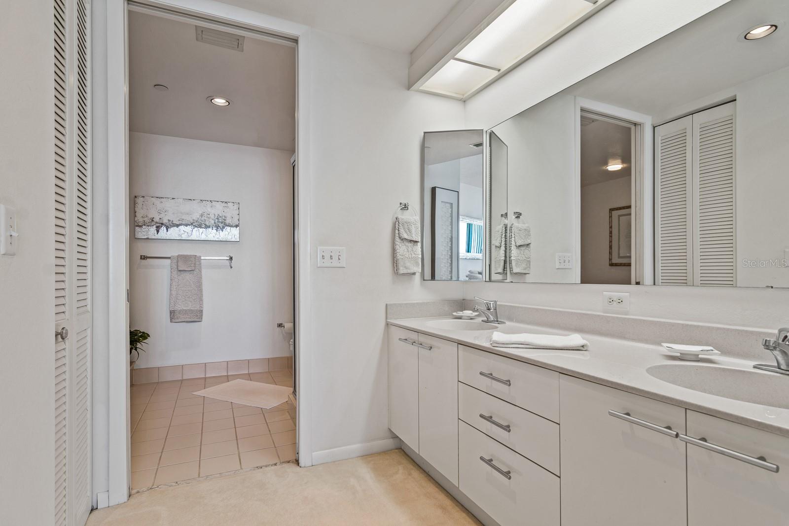 Image 36 of 94 For 1560 Gulf Boulevard 1507