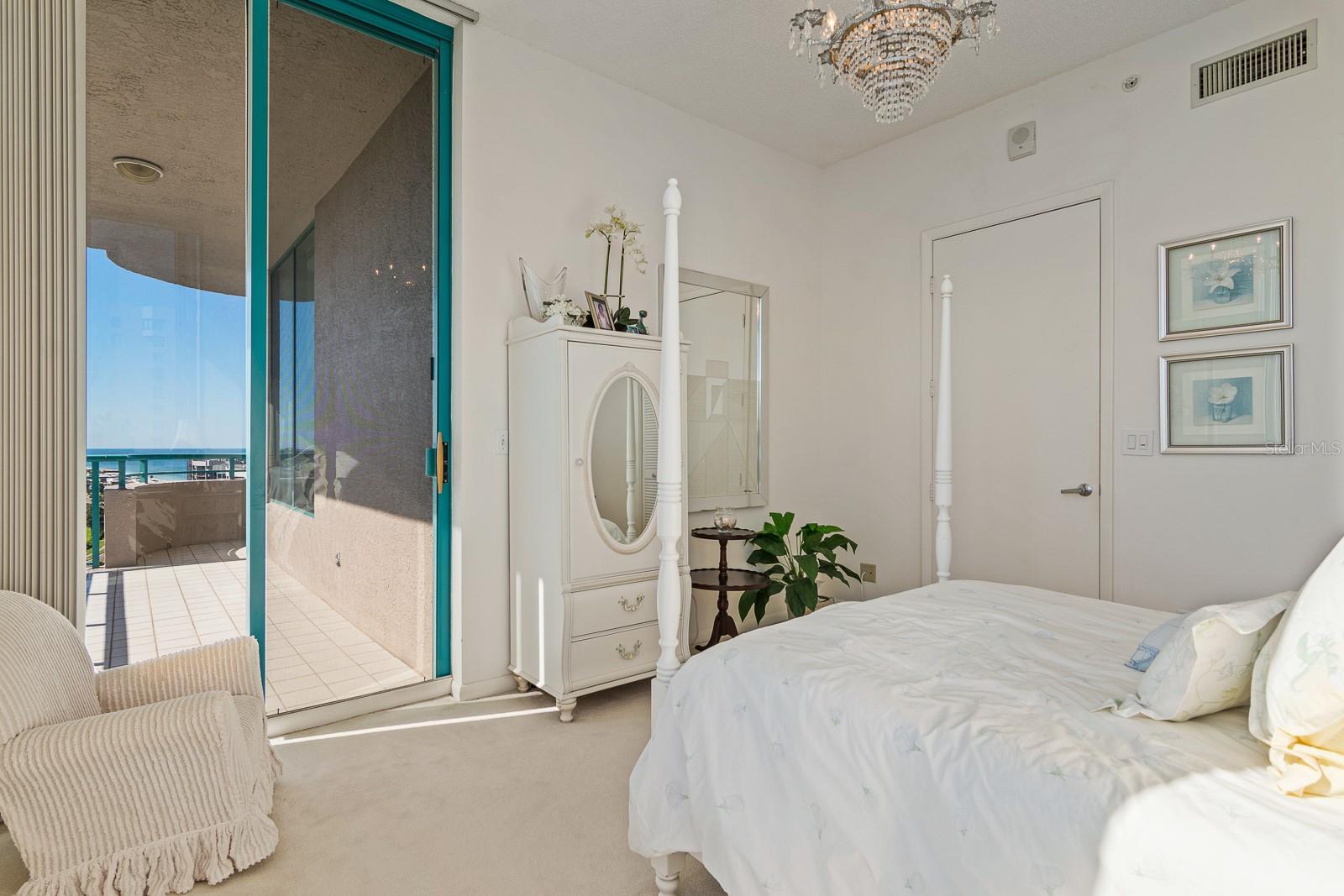 Image 40 of 94 For 1560 Gulf Boulevard 1507