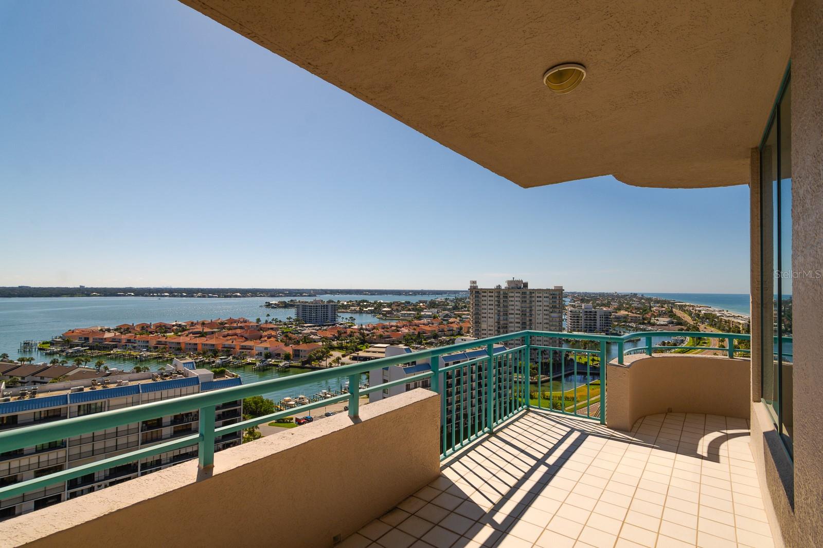 Image 42 of 94 For 1560 Gulf Boulevard 1507