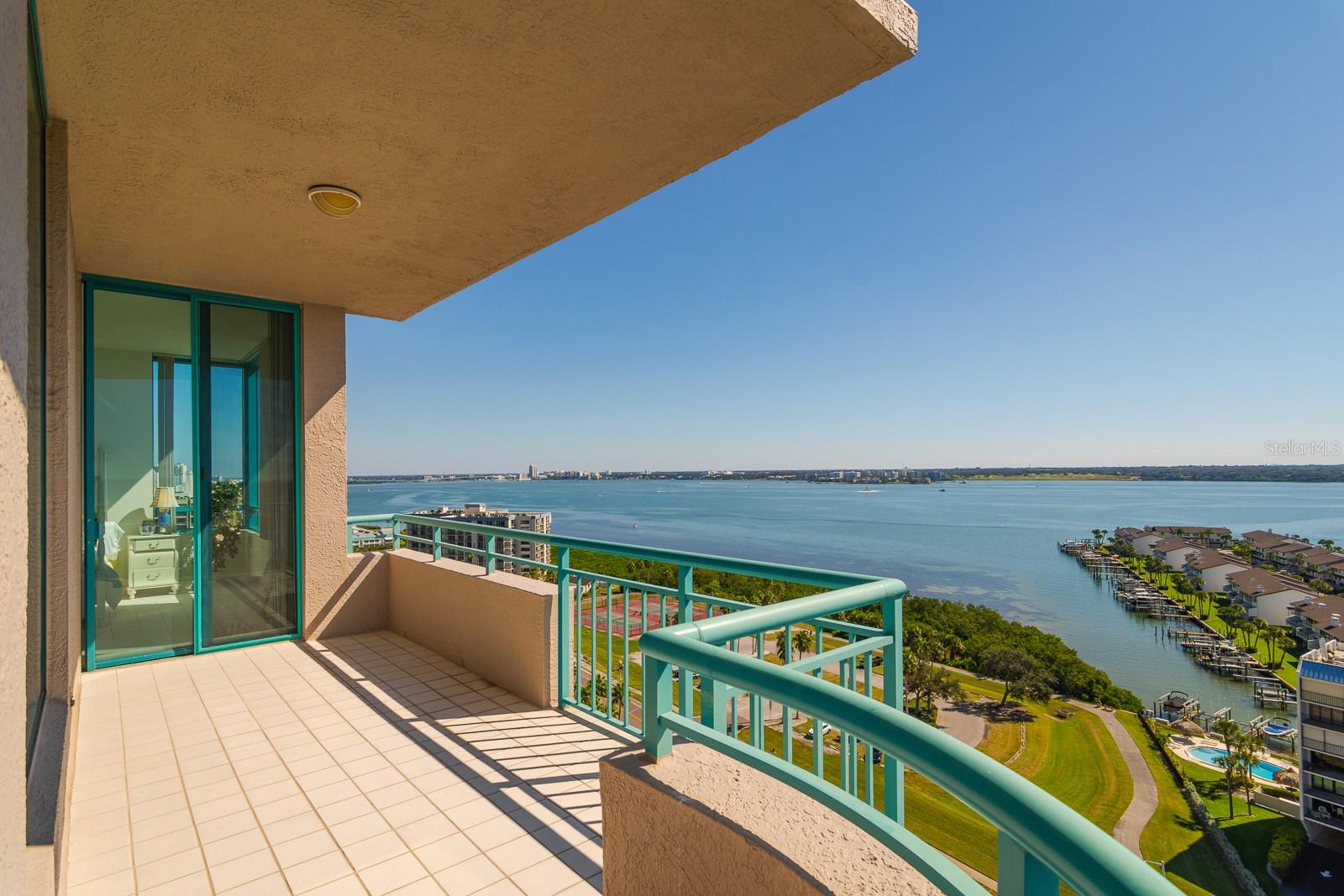 Image 43 of 94 For 1560 Gulf Boulevard 1507