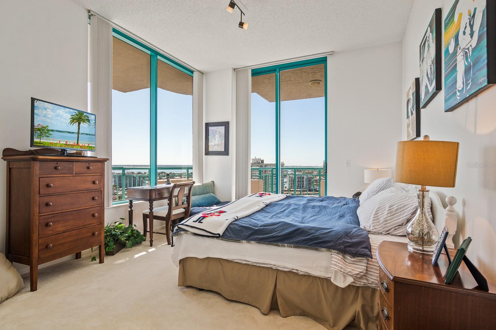 Image 44 of 94 For 1560 Gulf Boulevard 1507