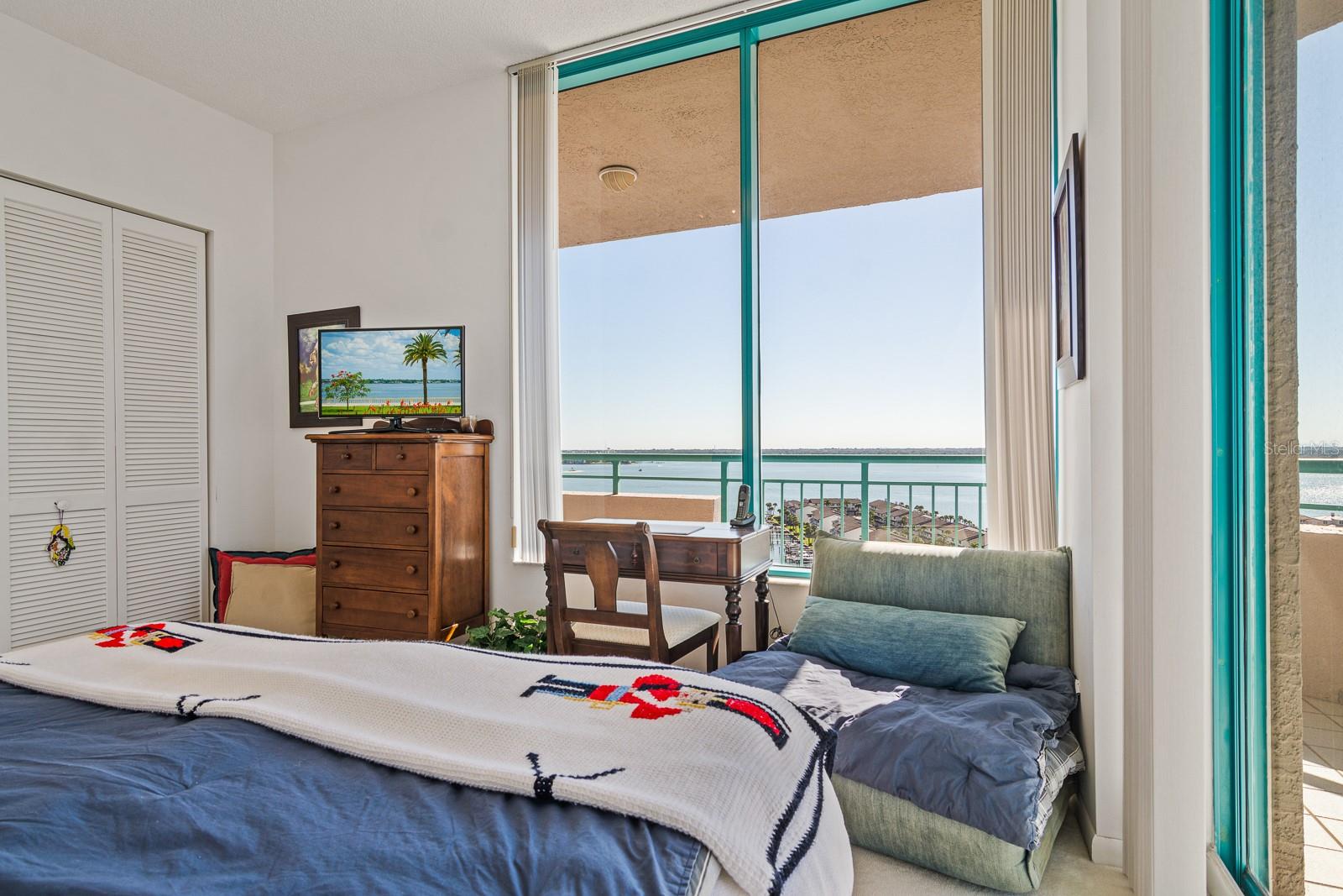 Image 45 of 94 For 1560 Gulf Boulevard 1507