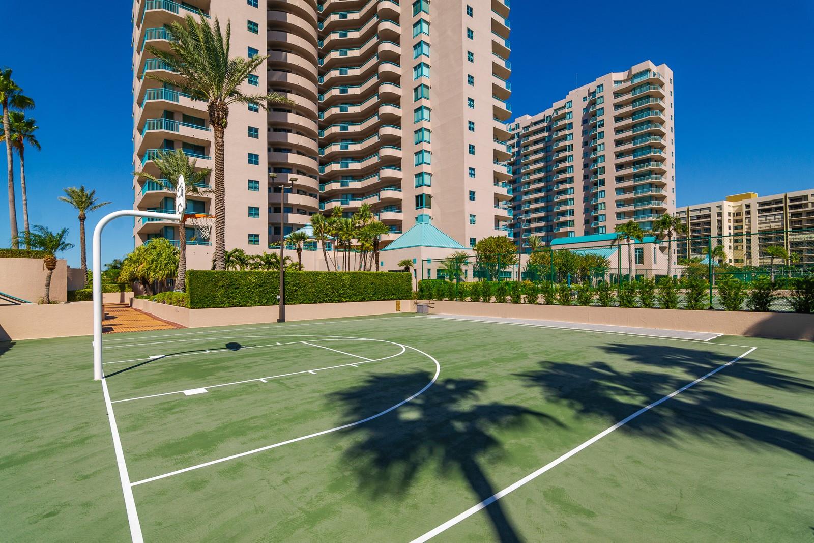 Image 62 of 94 For 1560 Gulf Boulevard 1507