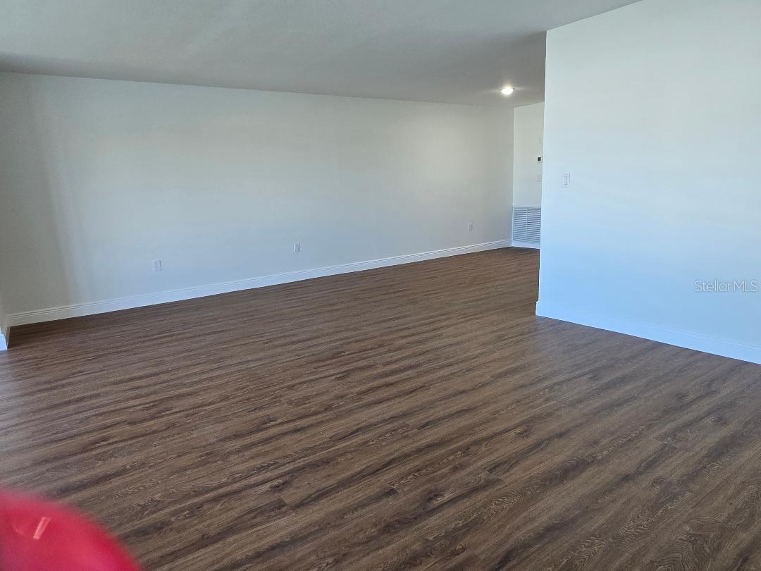 Image 10 of 37 For 6025 Shore Boulevard S 405
