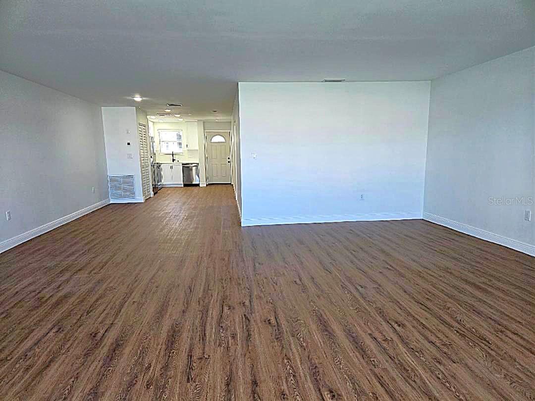 Image 11 of 37 For 6025 Shore Boulevard S 405