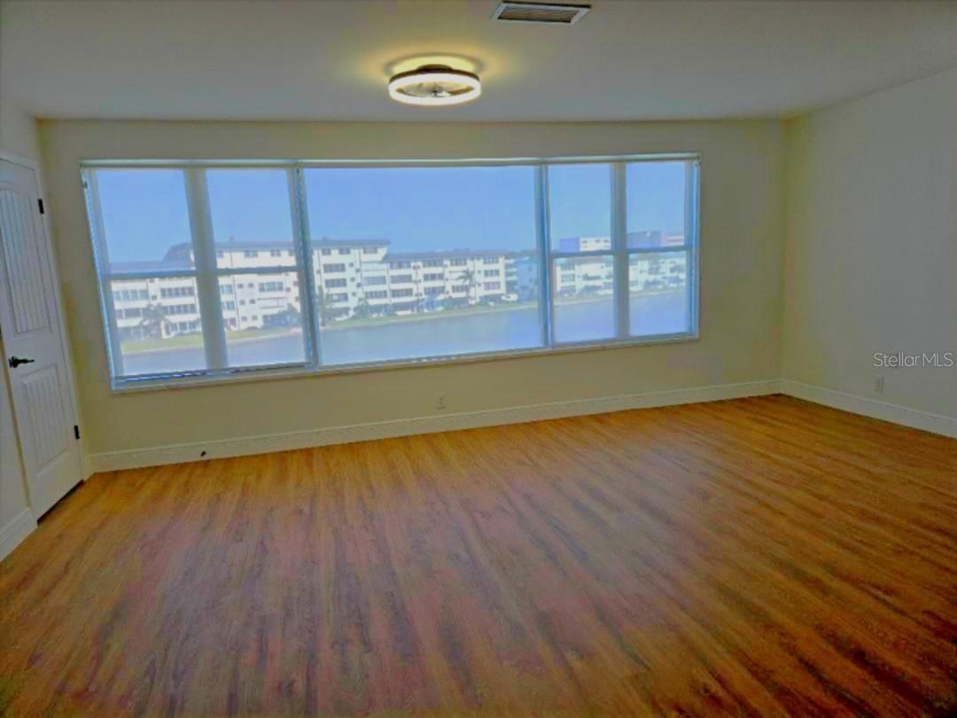 Image 22 of 37 For 6025 Shore Boulevard S 405