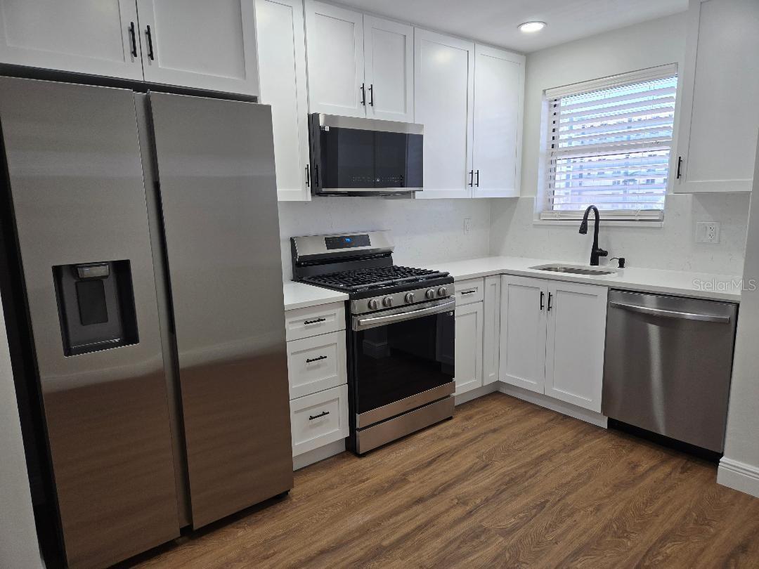 Image 5 of 37 For 6025 Shore Boulevard S 405