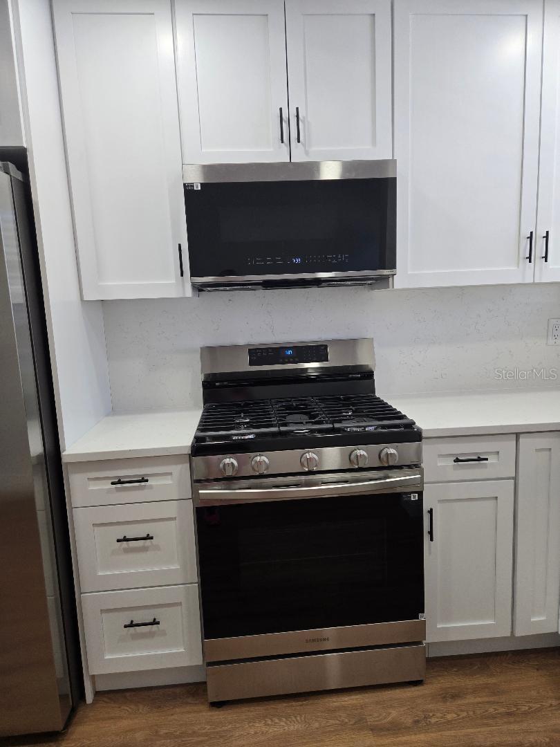 Image 7 of 37 For 6025 Shore Boulevard S 405