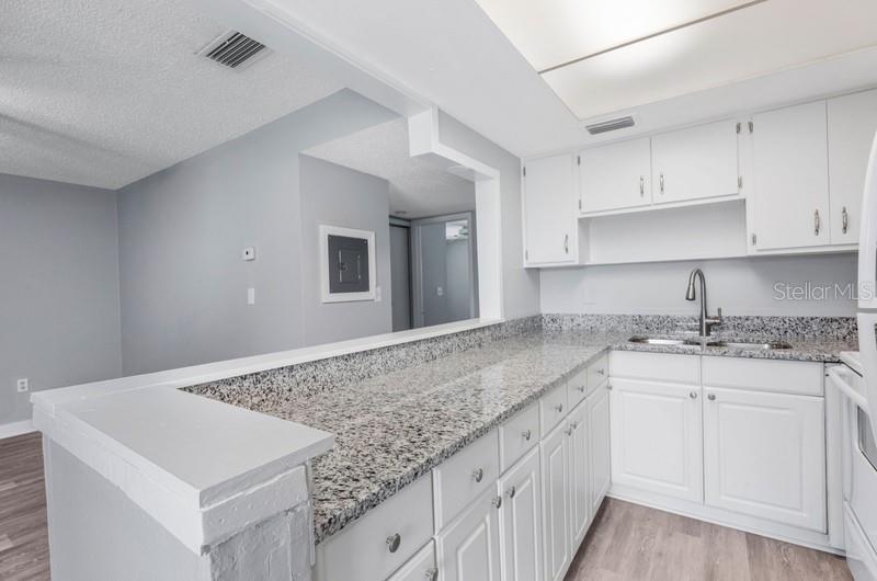 Image 7 of 18 For 6810-6820 Park Street South  2