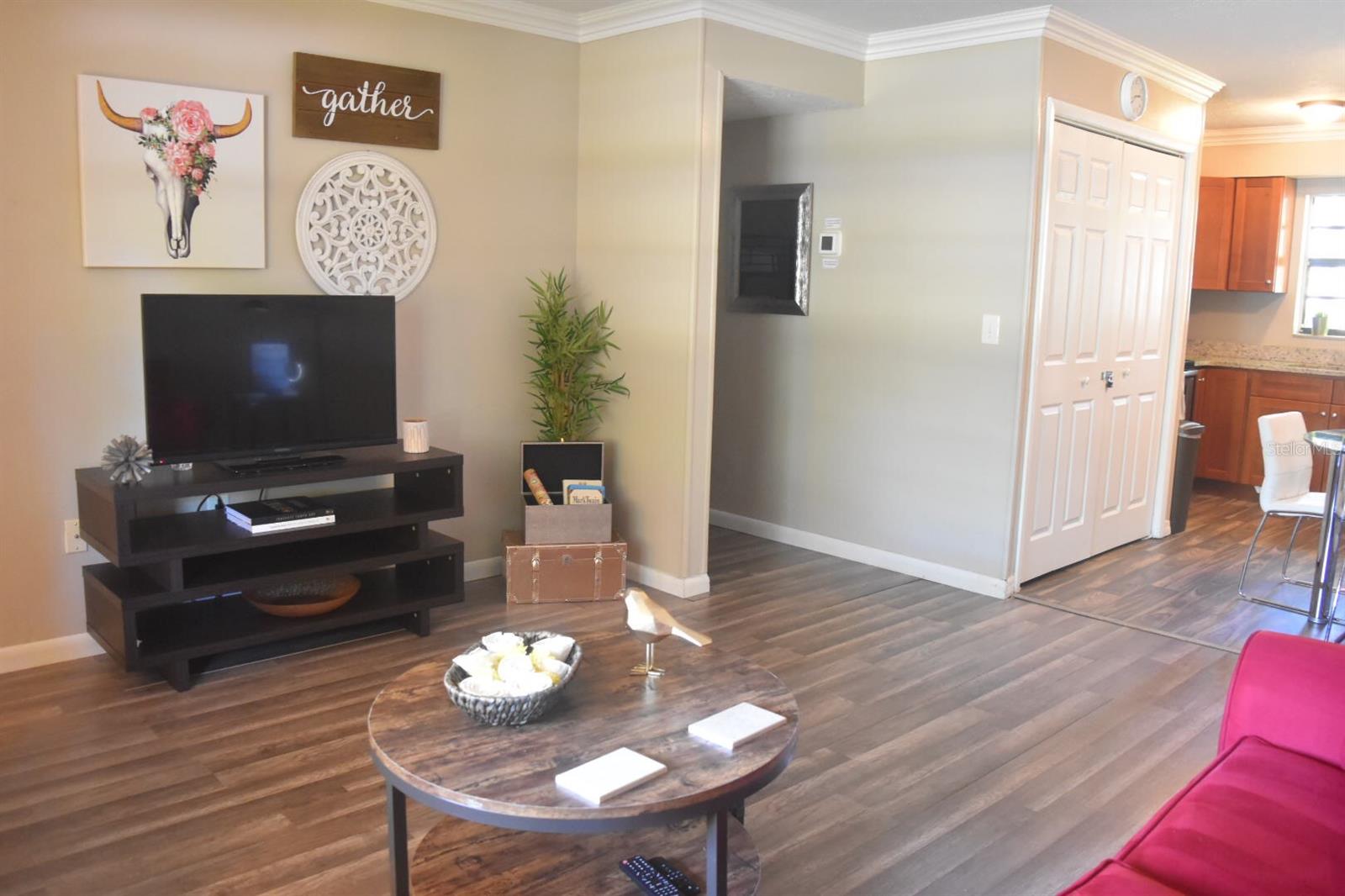 Image 6 of 10 For 2108 Bird Street B