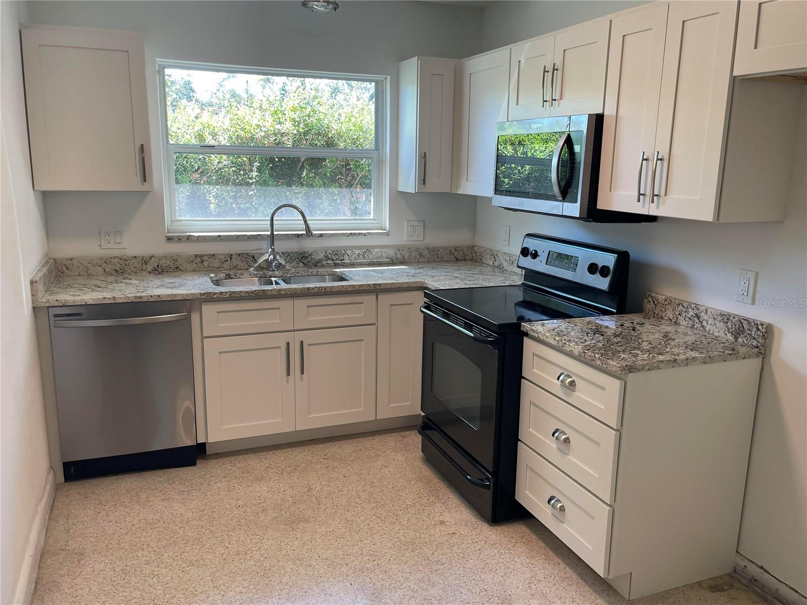 Image 2 of 15 For 3076 Grand View Avenue