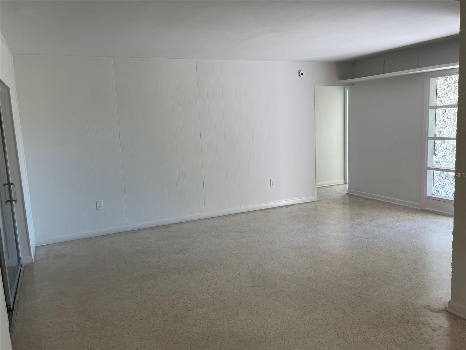Image 4 of 15 For 3076 Grand View Avenue