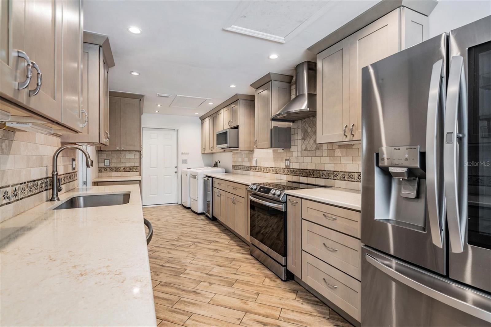 Listing photo id 0 for 1770 Braxton Bragg Lane