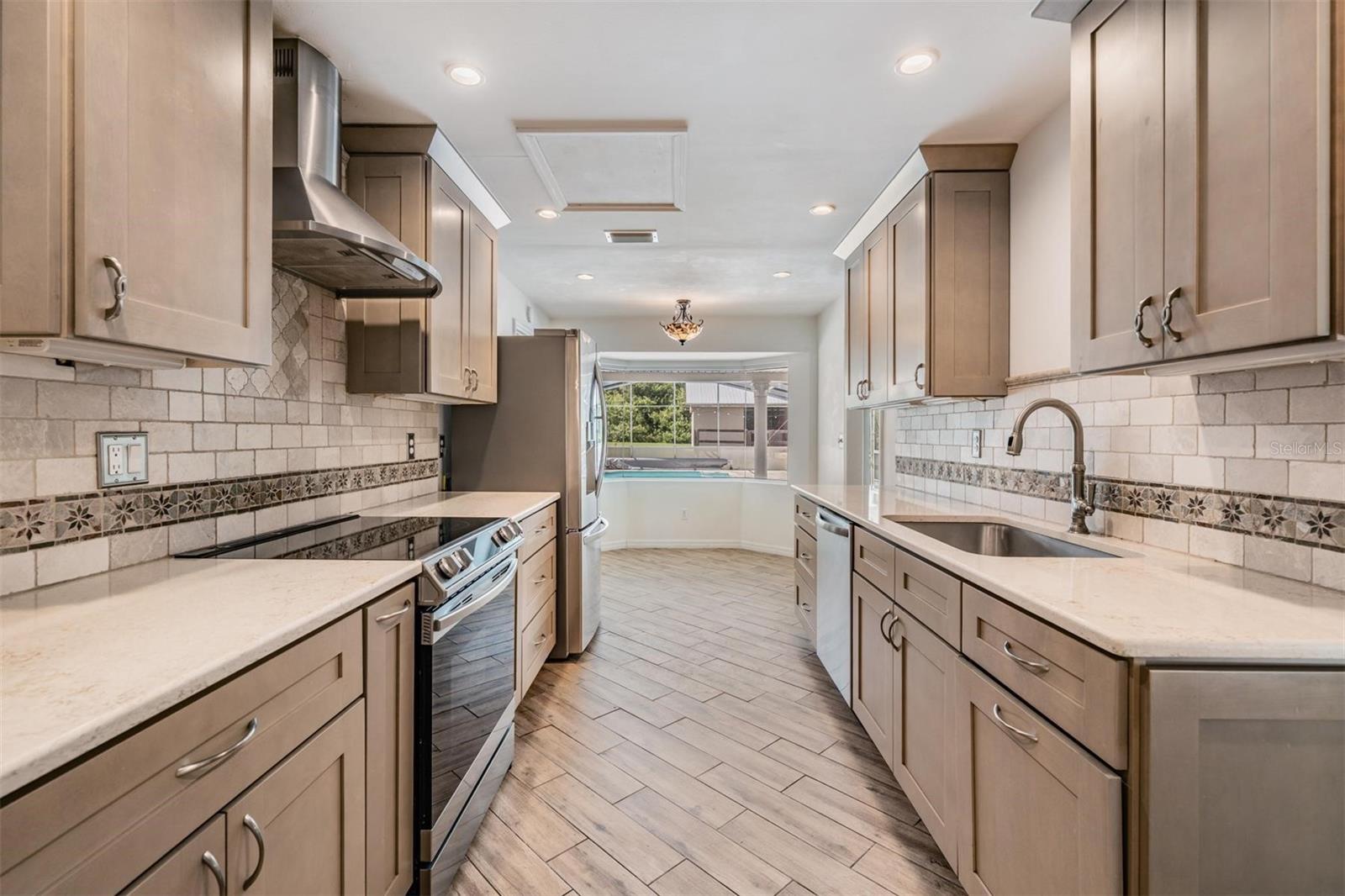 Listing photo id 3 for 1770 Braxton Bragg Lane