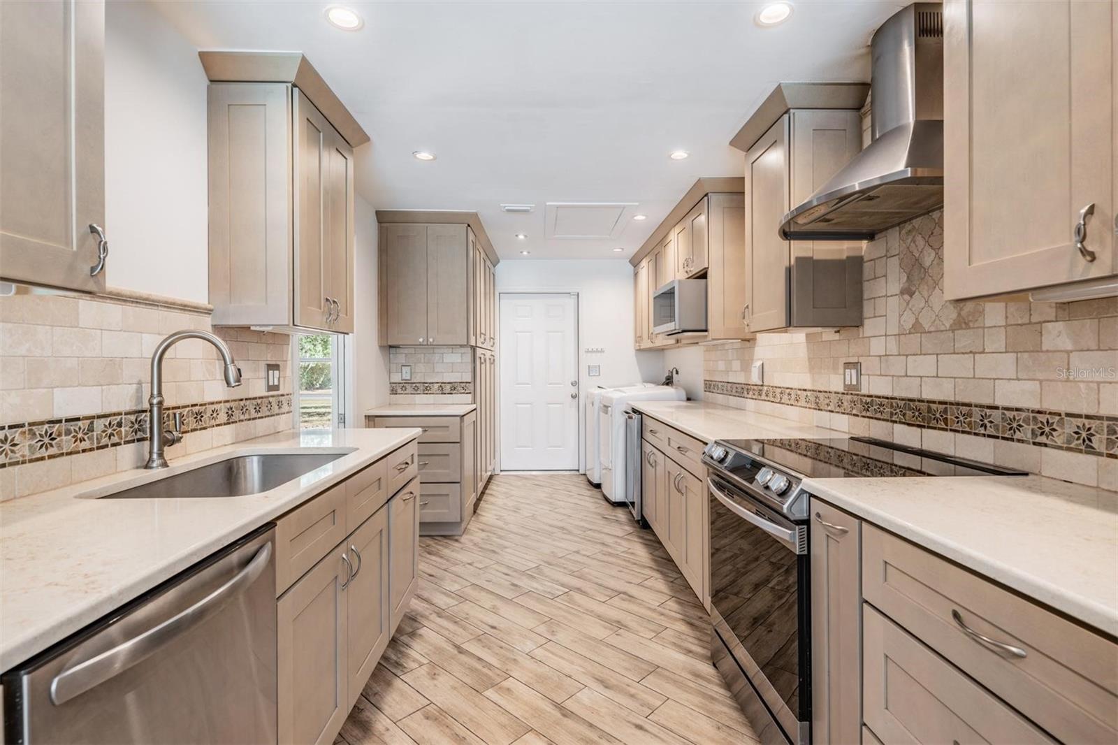 Listing photo id 6 for 1770 Braxton Bragg Lane