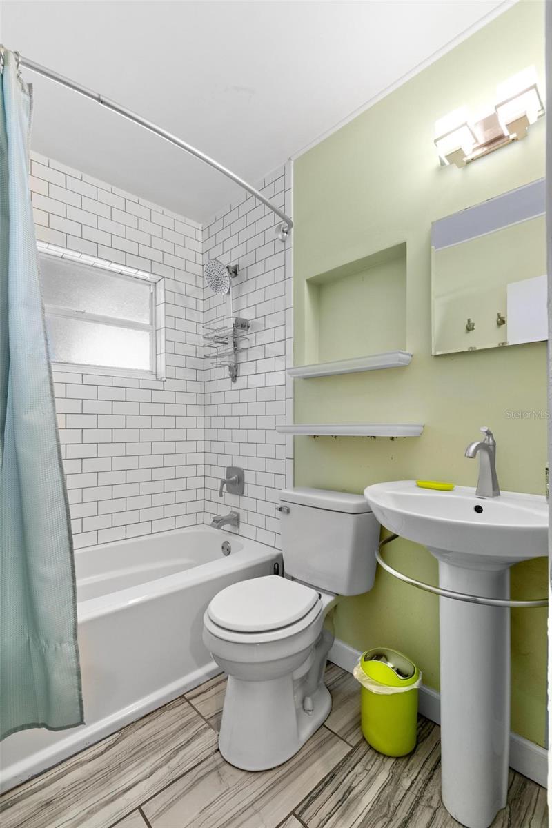 Image 16 of 27 For 3626 17th Street N